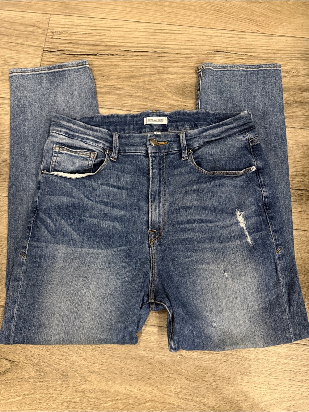 Good American Good Cuts Jeans Size 12/31 Distressed Medium Wash Straight Leg